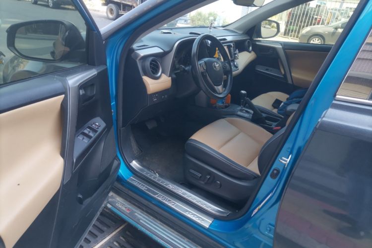 Used Toyota RAV4 2016 2.5L Automatic 4x4 Elite Edition Driver Seat