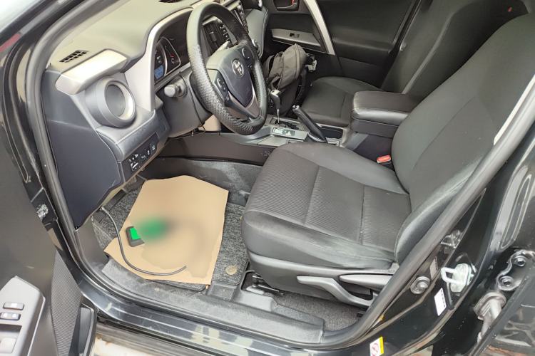 Used Toyota RAV4 2016 2.0L CVT Two-Wheel Drive Fashion Edition China V Standard Driver Seat