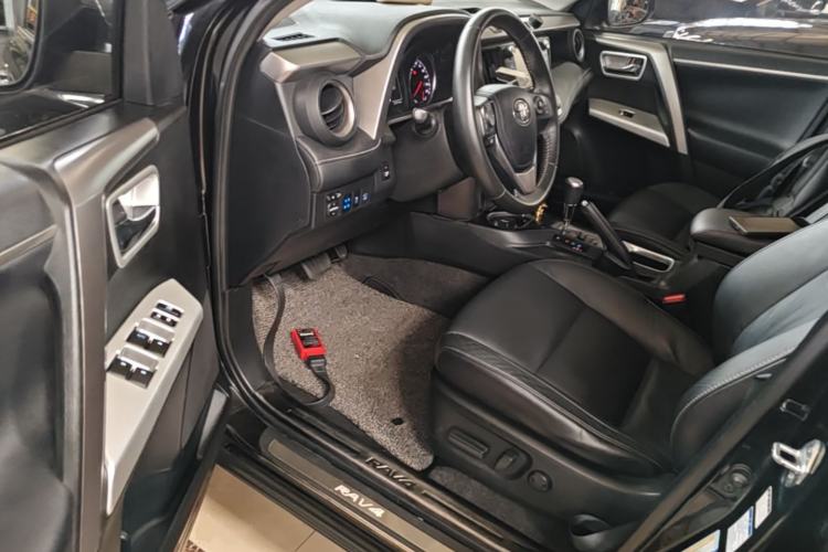 Used Toyota RAV4 2016 2.0L CVT 4x4 New Edition China V Standard Driver Seat