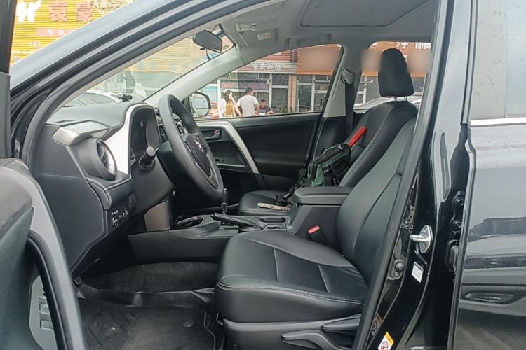Used Toyota RAV4 2016 2.0L CVT Two-Wheel Drive Fashion Edition China V Standard Driver Seat