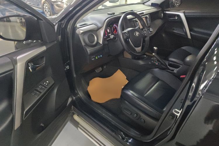 Used Toyota RAV4 2016 2.0L CVT Two-Wheel Drive Smart Edition China V Standard Driver Seat