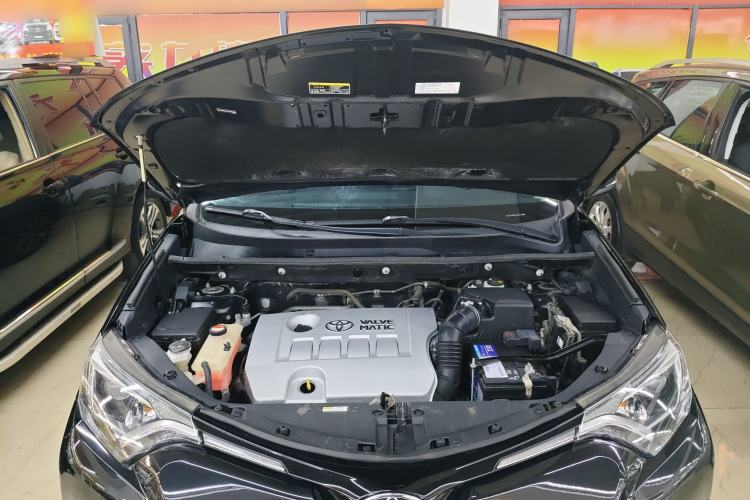 Used Toyota RAV4 2016 2.0L CVT Two-Wheel Drive Fashion Edition China V Standard Engine Bay