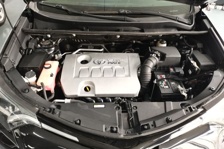 Used Toyota RAV4 2016 2.0L CVT Two-Wheel Drive Fashion Edition China V Standard Engine Bay