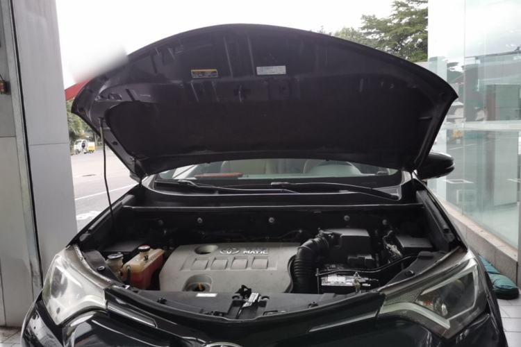 Used Toyota RAV4 2016 2.0L CVT Two-Wheel Drive Fashion Edition China V Standard Engine Bay