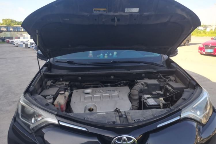 Used Toyota RAV4 2016 2.0L CVT Two-Wheel Drive Fashion Edition China V Standard Engine Bay