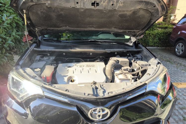 Used Toyota RAV4 2016 2.0L CVT Two-Wheel Drive Fashion Edition China V Standard Engine Bay
