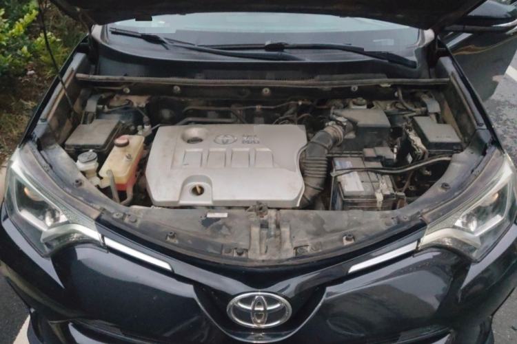Used Toyota RAV4 2016 2.0L CVT Two-Wheel Drive Fashion Edition China V Standard Engine Bay