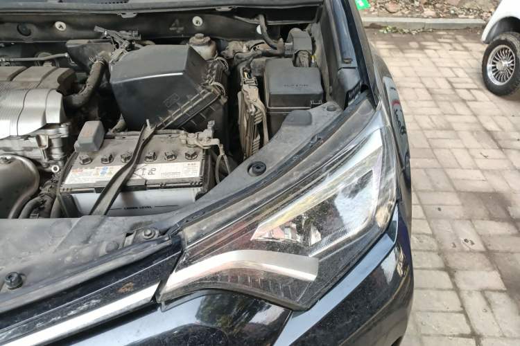 Used Toyota RAV4 2016 2.5L Automatic 4x4 Elite Edition Engine Bay Left
