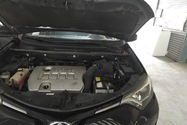 Used Toyota RAV4 2016 2.0L CVT Two-Wheel Drive Fashion Edition China V Standard Engine Bay Left