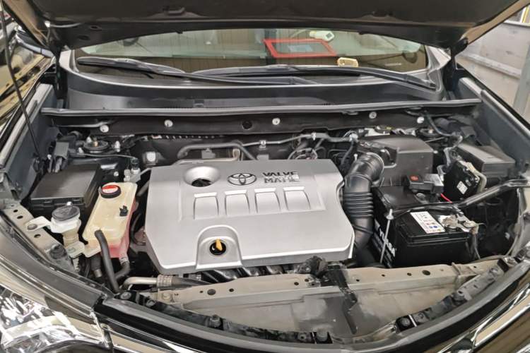 Used Toyota RAV4 2016 2.0L CVT 4x4 New Edition China V Standard Engine Bay
