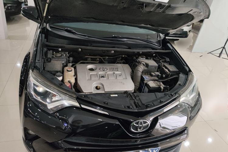 Used Toyota RAV4 2016 2.0L CVT Two-Wheel Drive Fashion Edition China V Standard Engine Bay