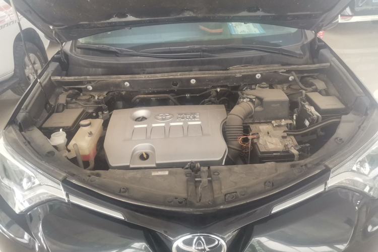 Used Toyota RAV4 2016 2.0L CVT Two-Wheel Drive Fashion Edition China V Standard Engine Bay