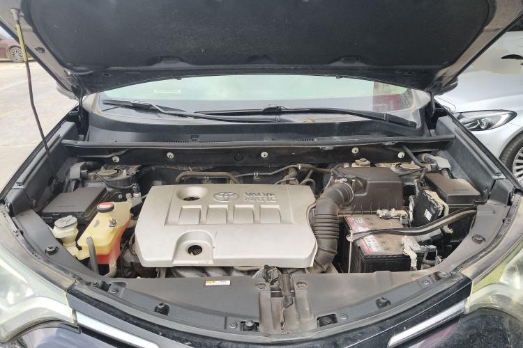 Used Toyota RAV4 2016 2.0L CVT Two-Wheel Drive Fashion Edition China V Standard Engine Bay