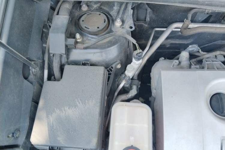 Used Toyota RAV4 2016 2.0L CVT Two-Wheel Drive Comfort Edition China V Standard Engine Bay Right