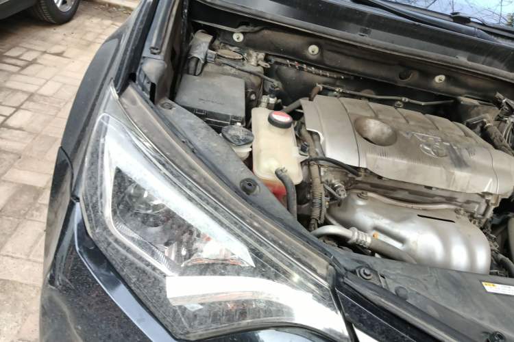 Used Toyota RAV4 2016 2.5L Automatic 4x4 Elite Edition Engine Bay Right