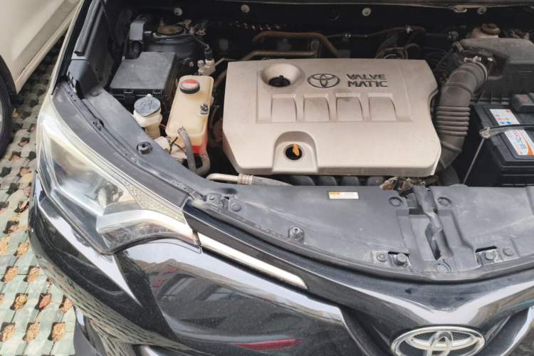 Used Toyota RAV4 2016 2.0L CVT Two-Wheel Drive Fashion Edition China V Standard Engine Bay Right