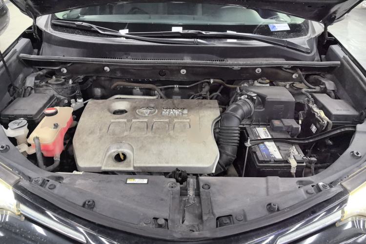 Used Toyota RAV4 2016 2.0L CVT Two-Wheel Drive Fashion Edition China V Standard Engine Bay
