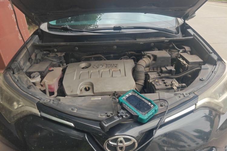 Used Toyota RAV4 2016 2.0L CVT Two-Wheel Drive Fashion Edition China V Standard Engine Bay