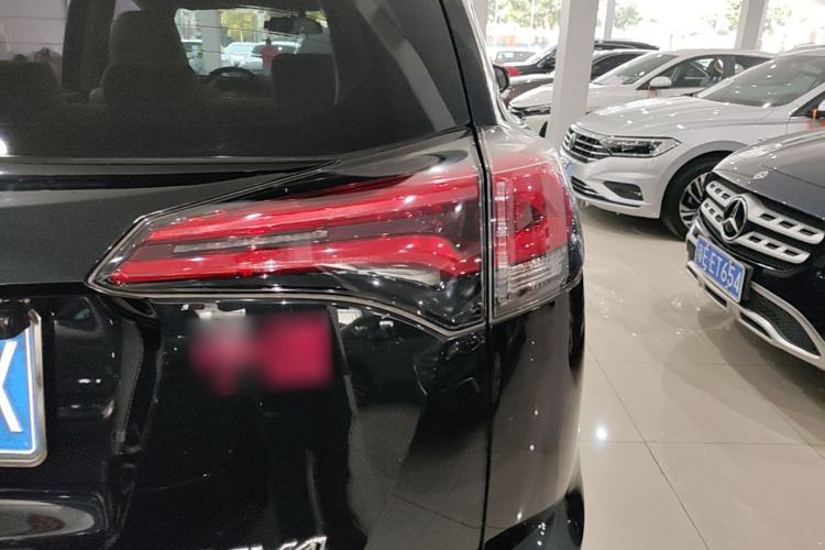 Used Toyota RAV4 2016 2.0L CVT Two-Wheel Drive Fashion Edition China V Standard Exterior 1