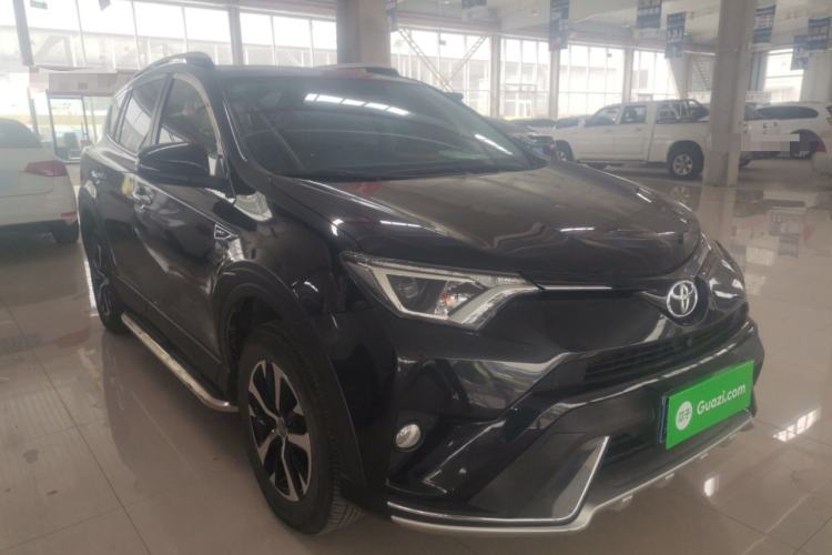 Used Toyota RAV4 2016 2.0L CVT Two-Wheel Drive Fashion Edition China V Standard Exterior 1