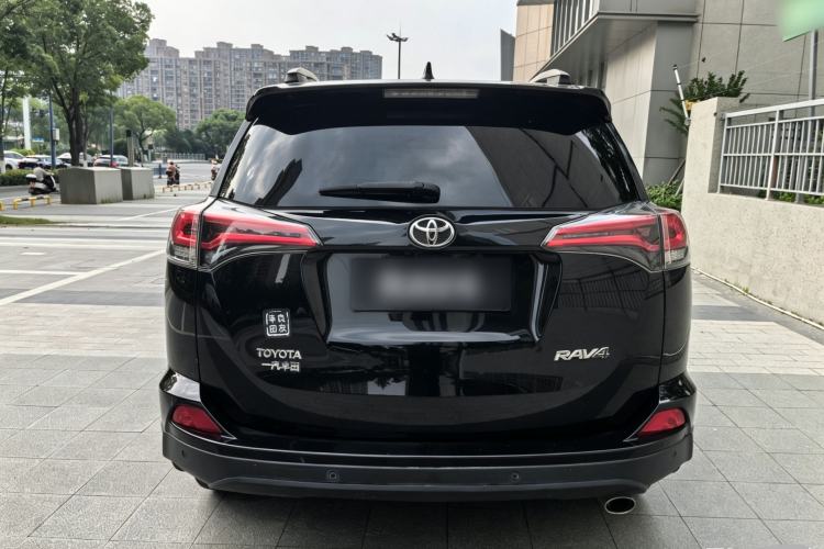 Used Toyota RAV4 2016 2.0L CVT Two-Wheel Drive Fashion Edition China V Standard Exterior 2