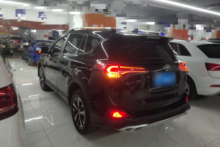 Used Toyota RAV4 2016 2.0L CVT Two-Wheel Drive Urban Edition China V Standard Exterior 2