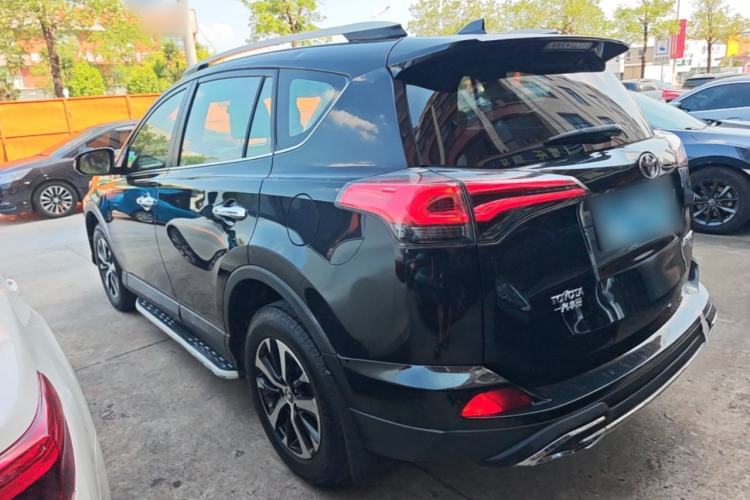 Used Toyota RAV4 2016 2.0L CVT Two-Wheel Drive Fashion Edition China V Standard Exterior 2