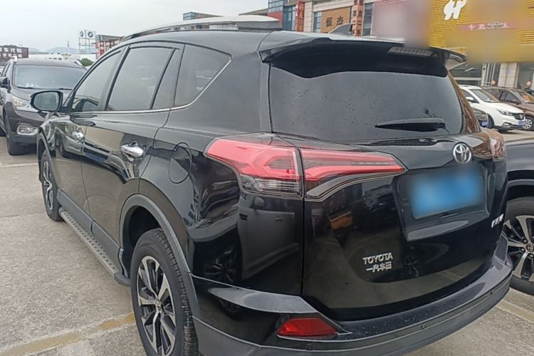 Used Toyota RAV4 2016 2.0L CVT Two-Wheel Drive Fashion Edition China V Standard Exterior 2