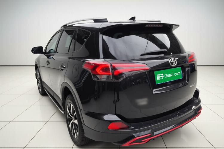 Used Toyota RAV4 2016 2.0L CVT Two-Wheel Drive Fashion Edition China V Standard Exterior 2