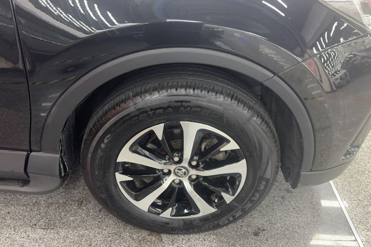 Used Toyota RAV4 2016 2.0L CVT Two-Wheel Drive Fashion Edition China V Standard Exterior 3