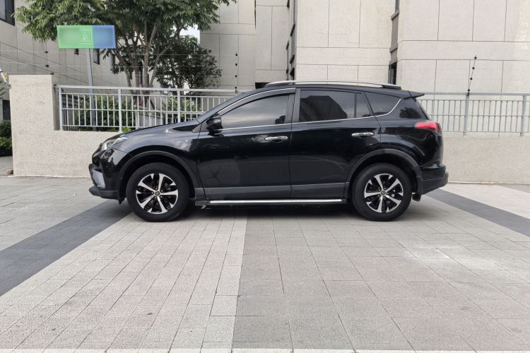Used Toyota RAV4 2016 2.0L CVT Two-Wheel Drive Fashion Edition China V Standard Exterior 4