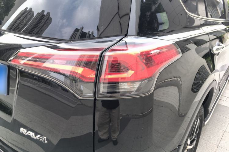 Used Toyota RAV4 2016 2.0L CVT Two-Wheel Drive Fashion Edition China V Standard Exterior 5