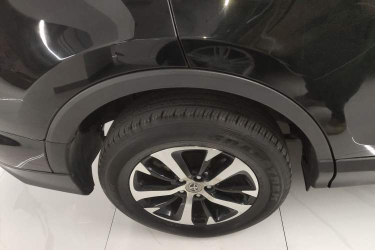Used Toyota RAV4 2016 2.0L CVT Two-Wheel Drive Urban Edition China V Standard Exterior 5