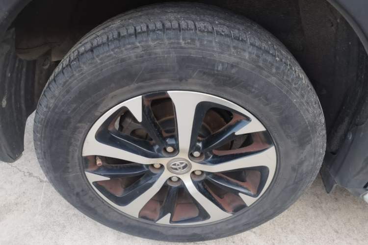 Used Toyota RAV4 2016 2.0L CVT Two-Wheel Drive Fashion Edition China V Standard Exterior 5