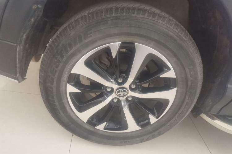 Used Toyota RAV4 2016 2.0L CVT Two-Wheel Drive Fashion Edition China V Standard Exterior 5