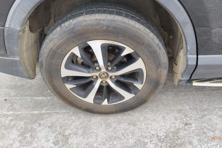 Used Toyota RAV4 2016 2.0L CVT Two-Wheel Drive Fashion Edition China V Standard Exterior 5