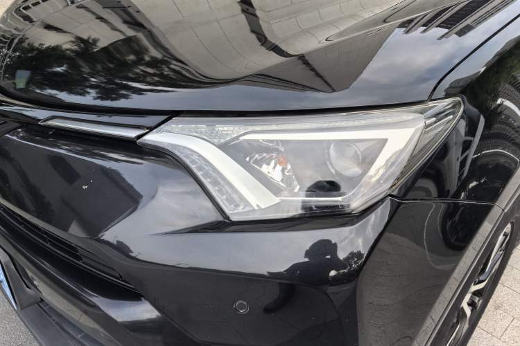 Used Toyota RAV4 2016 2.0L CVT Two-Wheel Drive Fashion Edition China V Standard Exterior 6