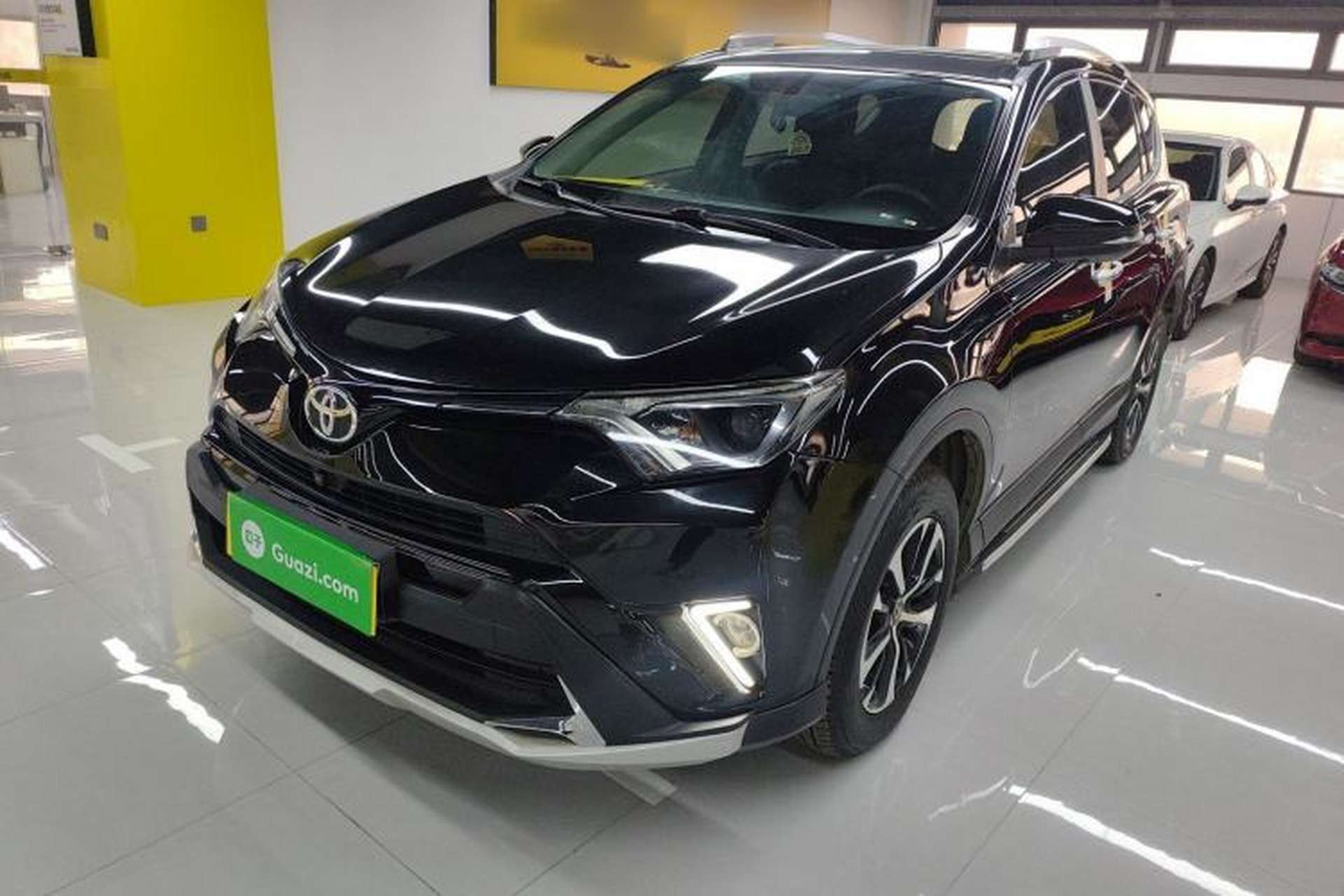 Used Toyota RAV4 2016 2.0L CVT Two-Wheel Drive Comfort Edition China V Standard Front Left 45 Deg