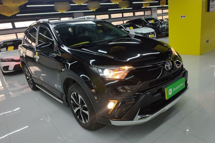 Used Toyota RAV4 2016 2.0L CVT Two-Wheel Drive Comfort Edition China V Standard Front Right 45 Deg