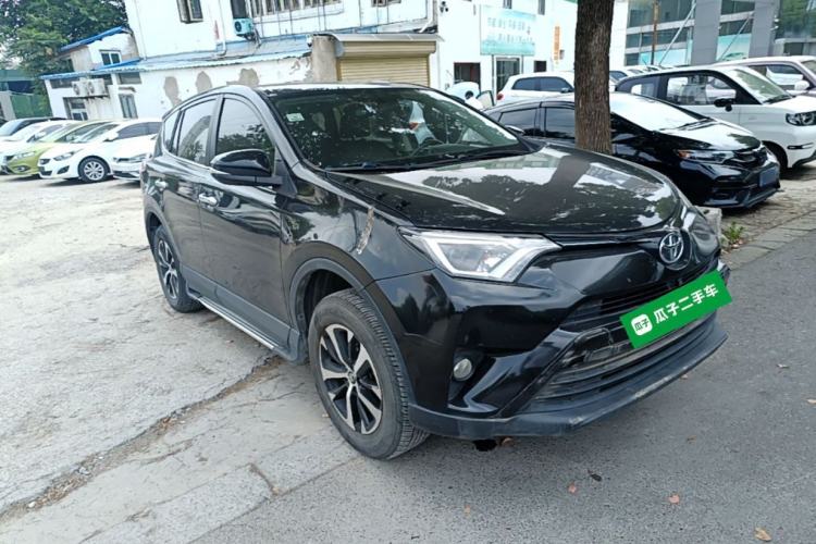 Used Toyota RAV4 2016 2.0L CVT Two-Wheel Drive Fashion Edition China V Standard Front Right 45 Deg