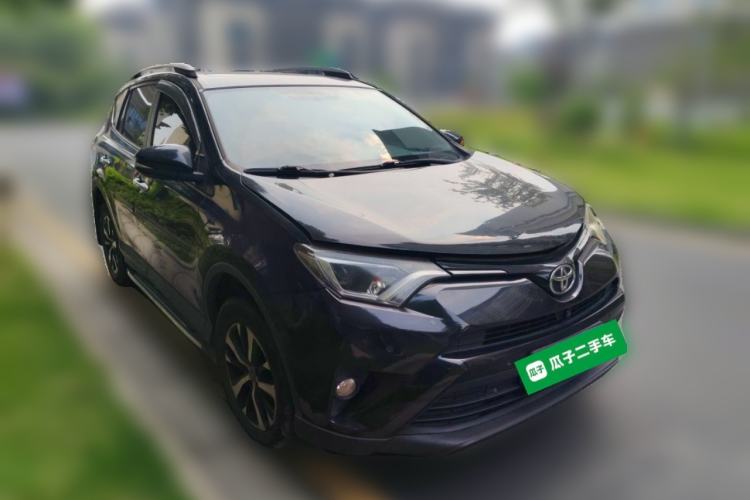 Used Toyota RAV4 2016 2.0L CVT Two-Wheel Drive Fashion Edition China V Standard Front Right 45 Deg