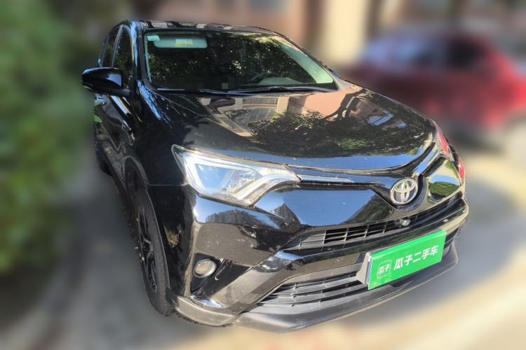 Used Toyota RAV4 2016 2.0L CVT Two-Wheel Drive Fashion Edition China V Standard Front Right 45 Deg
