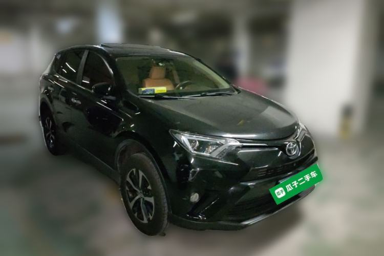 Used Toyota RAV4 2016 2.0L CVT Two-Wheel Drive Fashion Edition China V Standard Front Right 45 Deg