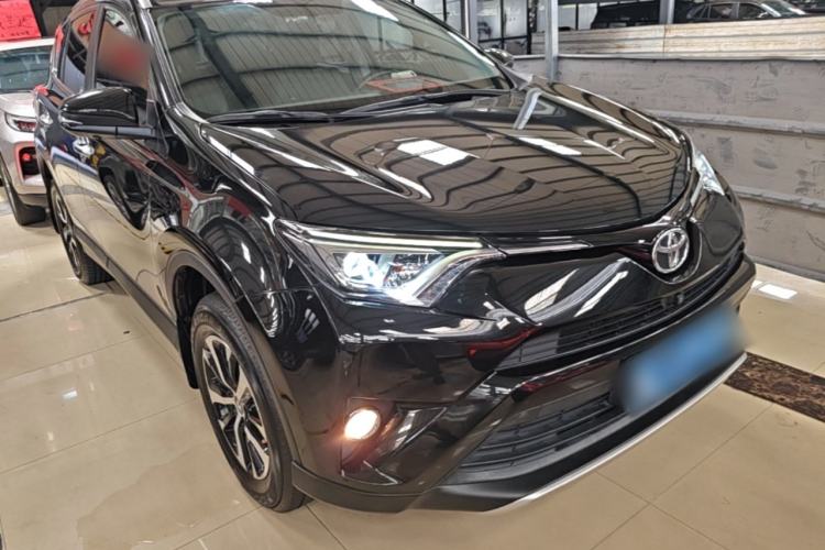Used Toyota RAV4 2016 2.0L CVT 4x4 New Edition China V Standard Front Right 45 Deg