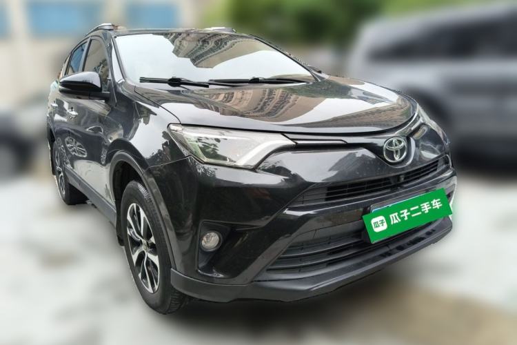Used Toyota RAV4 2016 2.0L CVT Two-Wheel Drive Fashion Edition China V Standard Front Right 45 Deg