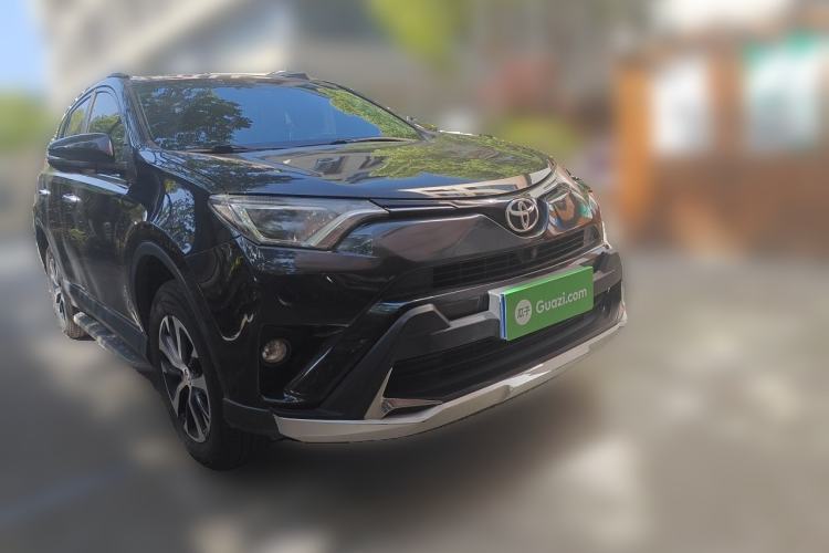 Used Toyota RAV4 2016 2.0L CVT Two-Wheel Drive Fashion Edition China V Standard Front Right 45 Deg