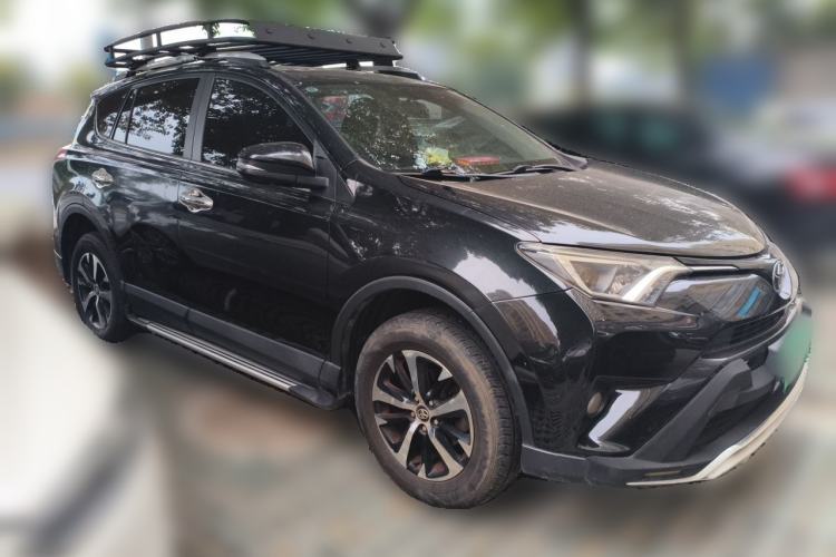 Used Toyota RAV4 2016 2.0L CVT Two-Wheel Drive Fashion Edition China V Standard Front Right 45 Deg