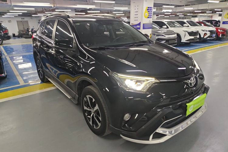 Used Toyota RAV4 2016 2.0L CVT Two-Wheel Drive Smart Edition China V Standard Front Right 45 Deg