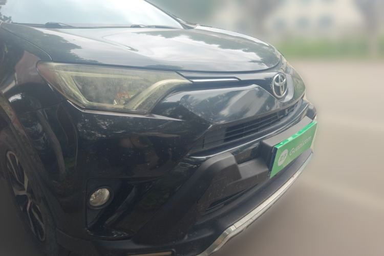 Used Toyota RAV4 2016 2.0L CVT Two-Wheel Drive Fashion Edition China V Standard Front Right 45 Deg