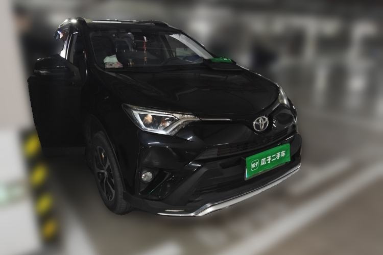 Used Toyota RAV4 2016 2.0L CVT Two-Wheel Drive Fashion Edition China V Standard Front Right 45 Deg